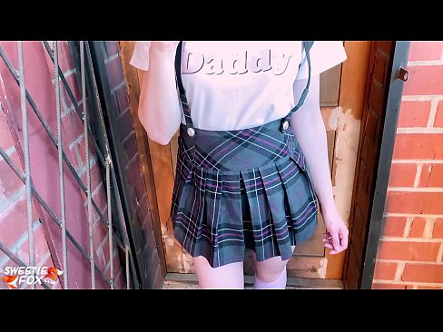 ❤️ Schoolgirl Sikini derinden Sucks ve sınıflar yerine sikikleri. ️ Seks bizde ☑
